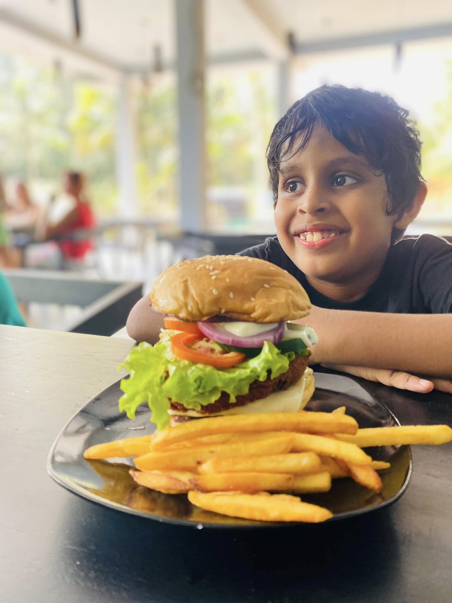 ඉස්කෝල නිවාඩුවට වනාන්තර අත්දැකීමක් – ලංකගම සිංහරාජයේ රහස් ලෝකය